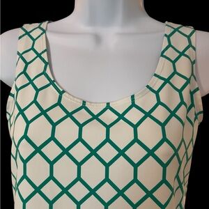 Chico’s Geometric Scoop Neck Nylon Tank Top, White/Green Size 0, Normal Size 4.